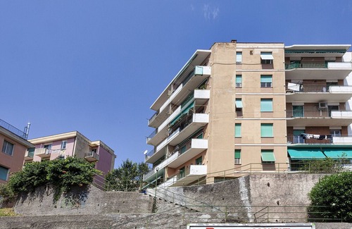 Quarto dei Mille Appartement | Sturla Apartment with Balcony by Wonderful Italy