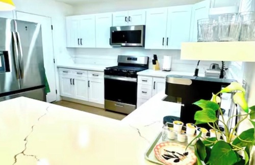 Paradise Maison | Style chic Vegas airport strip 5 mils 6 mils strip 4bd +home theater