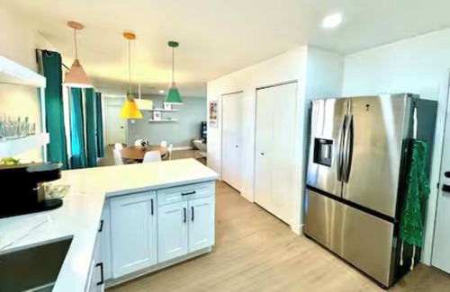 Paradise Maison | Style chic Vegas airport strip 5 mils 6 mils strip 4bd +home theater