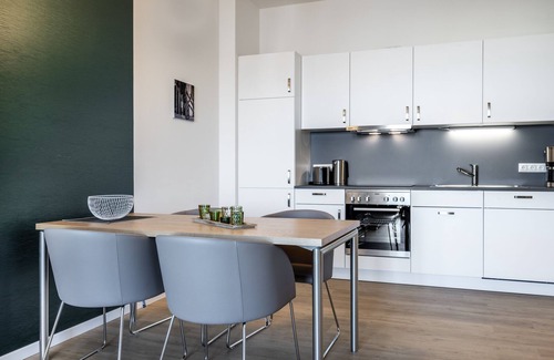 Wismar Appartement | Stylisches Hafenapartment mit Balkon, Wlan, Saunanutzung und Tollem Hafenblick