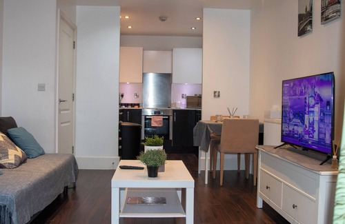 Bromley South Appartement | Stylish 1-Bed Near Canary Wharf with Patio
