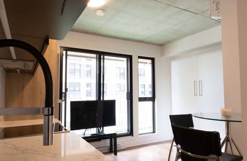 Pointe-Saint-Charles Copropriété | Stylish 1-bedroom condo located in vibrant Griffintown,