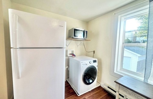 Mechanicsville Maison | Stylish 1-Bedroom Duplex home with Air Conditioning in Desirable Danville