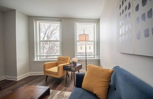 Champaign Appartement | Stylish 1 BR 1BA at The Inman