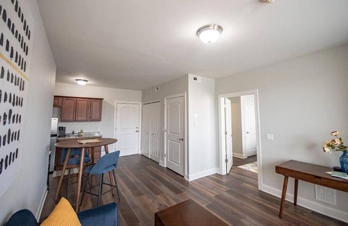 Champaign Appartement | Stylish 1 BR 1BA at The Inman
