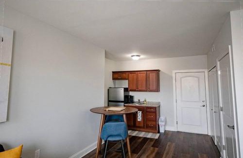 Champaign Appartement | Stylish 1 BR 1BA at The Inman