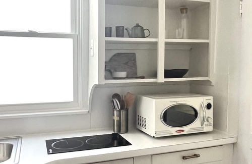 Hughesville Appartement | Stylish 1 BR Apt. w/ Sunroom in DT Hughesville