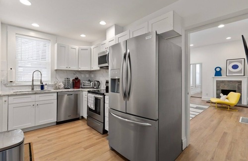 Downtown Columbus Maison | Stylish 12 BD |24 Guests| Next to DT| Free Parking