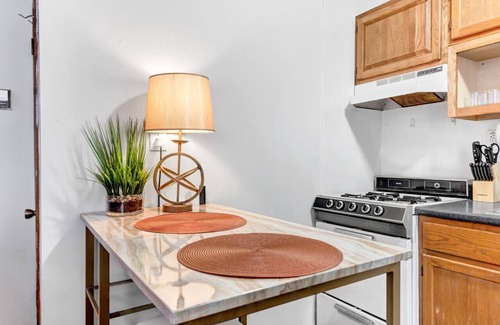 Swarthmore Appartement | Stylish 1B/1B in Town Center Swarthmore College w/ Parking Spot!