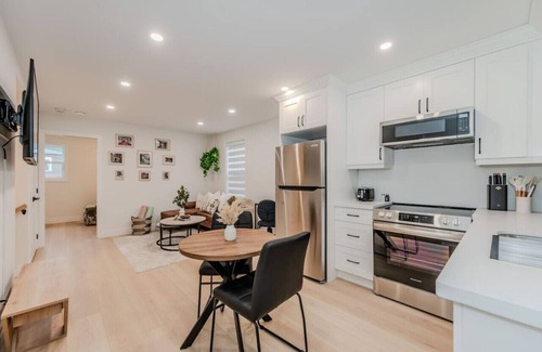 Kitchener Maison | Stylish 1BD Steps from Downtown