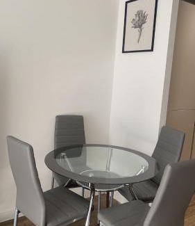 Thames Appartement | Stylish 1bed apartment, sleeps 4 in Barking Ig11