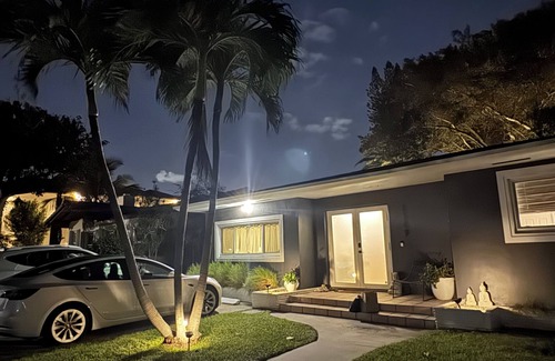 Miami Shores Appartement | Stylish 1bedroom and bath studio with private entrance and parking. Central