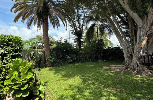 Miami Shores Appartement | Stylish 1bedroom and bath studio with private entrance and parking. Central