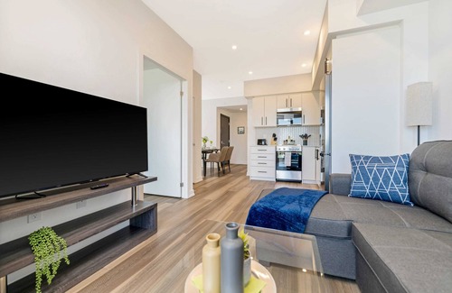 Kitchener Copropriété | Stylish 1BR Condo w Balcony & Skyline Views