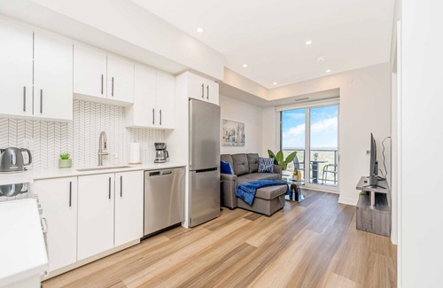 Kitchener Copropriété | Stylish 1BR Condo w Balcony & Skyline Views