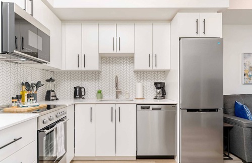 Kitchener Copropriété | Stylish 1BR Condo w Balcony & Skyline Views