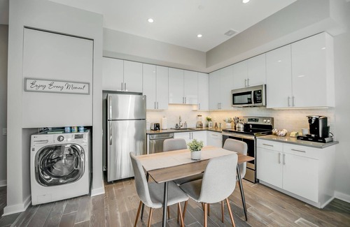 Hackensack Appartement | Stylish 1br Unit. Parking. Easy Ride to NYC