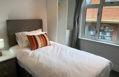 Stansted Appartement | Stylish 2 Bedroom Cottage in Bishop's Stortford by BookedUK
