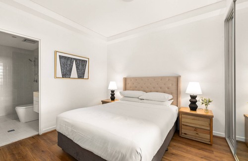 Lane Cove North Appartement | Stylish 2-Bed, 2-Bath with Parking in Lane Cove
