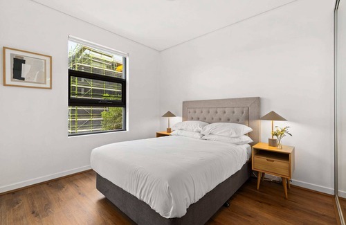 Lane Cove North Appartement | Stylish 2 Bed 2 Bath with Parking in Lane Cove