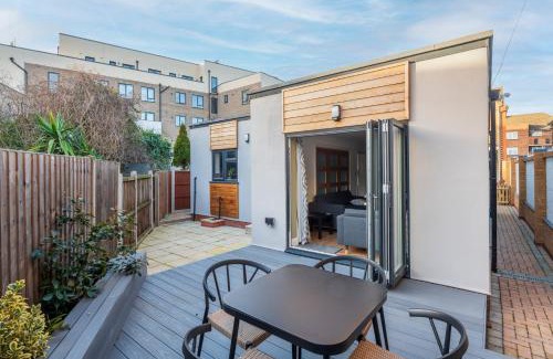 East Ham South Appartement | Stylish 2 Bed Bungalow in East Ham, Close to Excel