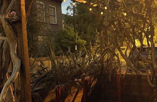 Walthamstow Appartement | Stylish 2 Bed E17 Home with parking