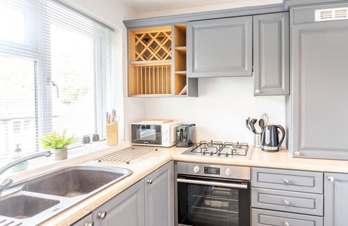 Warley Appartement | Stylish 2-Bedroom Flat in Great Warley – Sleeps 6 | Pass the Keys