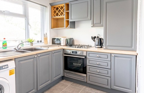 Warley Appartement | Stylish 2-Bedroom Flat in Great Warley – Sleeps 6 | Pass the Keys