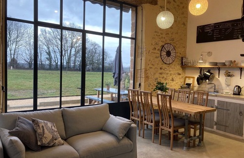 Marsales Maison | Stylish 2 bedroom loft style apartment with shared pool in Dordogne,