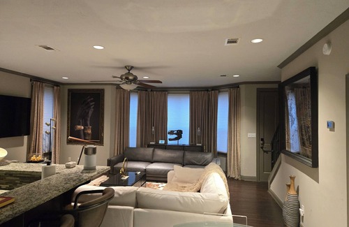 Tupelo Maison | Stylish 2 bedroom townhouse, ideal for your needs. Elvis Presley's Birthplace!