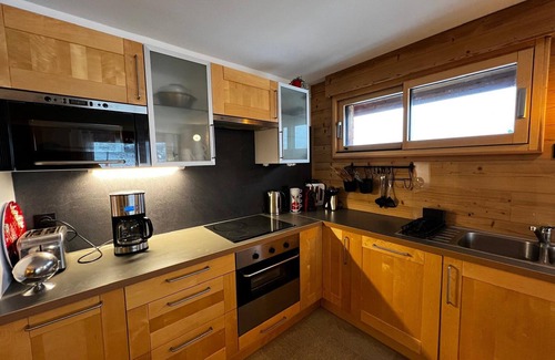 Gouaux-de-Larboust Appartement | Appartement rénové 8 pers au pied des pistes, balcon sud, parking privé, équipements complets