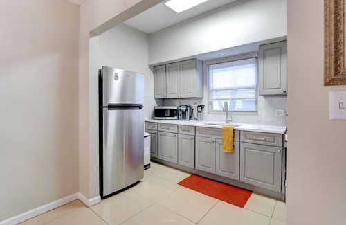 McGinley Square Appartement | Stylish 2 BR - Quiet Street - Minutes to NYC