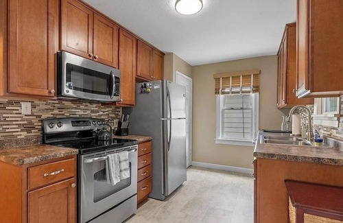 Springfield Maison | Stylish 2BR/2BA Retreat - Comfort & Convenience in Springfield