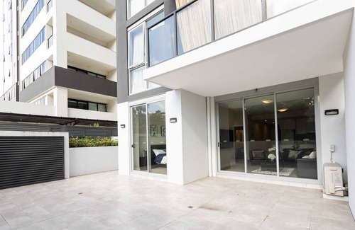 Bankstown Appartement | Stylish 2BR Apartment with Balcony