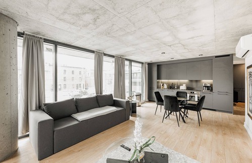 Pointe-Saint-Charles Copropriété | Stylish Two-Bedroom Apartment in Griffintown - Modern, Bright & Central