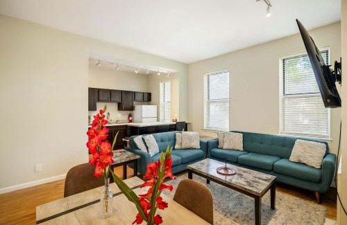 Soulard Appartement | Stylish 2BR Apartment with Private Balcony near Soulard