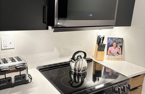 Radnor - Fort Myer Heights Appartement | Stylish 2BR Apt in Arlington, VA. Minutes from Washington D.C.