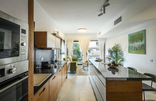 Old North Appartement | Stylish 2BR Apt w Balcony 5 min From Tel Aviv Port by Sea N' Rent