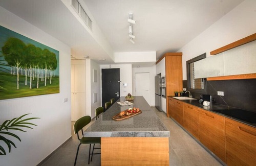 Old North Appartement | Stylish 2BR Apt w Balcony 5 min From Tel Aviv Port by Sea N' Rent
