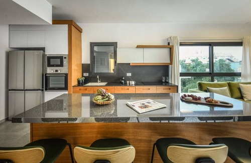 Old North Appartement | Stylish 2BR Apt w Balcony 5 min From Tel Aviv Port by Sea N' Rent