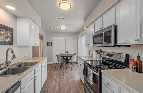 College Station Maison | Stylish 2BR Comfort Near Texas A&M EV-Friendly