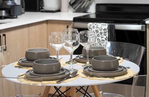 Keith Maison | Stylish 2BR Private Retreat in NW Calgary with easy access to Banff