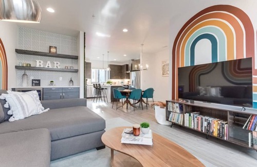 Berkley Maison | Stylish 2BR Retreat! Rooftop Views & Cozy Vibes!