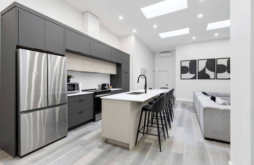 Griffintown Appartement | Unreal 2 BDR in Heart of MTL With Shared Patio