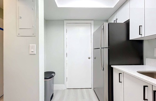 Lauderdale Harbours Copropriété | Stylish 2BR with Pool & Modern Amenities