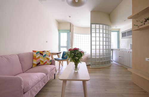Songshan Appartement | Stylish 2F Large Studio, Taipei, Elevator, AC, 1 unit in a floor, Walk to MRT