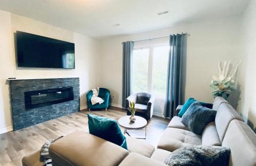 Kitchener Appartement | Stylish 3 Bdrm house- king bed, Netflix, parking