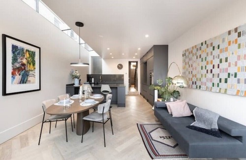 Forest Gate Maison | Stylish 3 bed home w/ open plan kitchen & patio