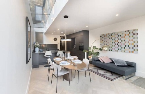 Forest Gate Maison | Stylish 3 bed home w/ open plan kitchen & patio