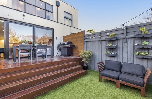 Thornbury Maison | Stylish 3-Bed Thornbury Stay with Outdoor Lounge